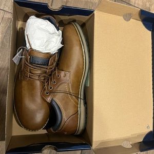 Men’s size 11 Izod shoes